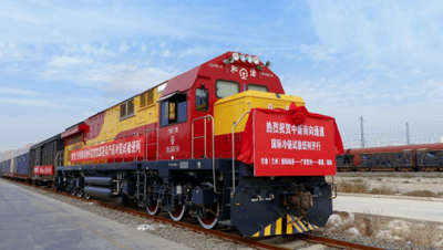 統籌班列運營管理、貨源組織、開行計劃、跨境聯運，爭取圖定班列、運費下浮和班列補貼等政策，對各港口定位和布局優化調整，重點開展中歐、中亞、南亞、西部陸海新通道國際班列貨源組織、開行計劃，推進班列運營管理和通道建設；零擔貨物去程班列集拼集運和回程班列集散分撥；整車貨物及大宗物資集拼集運和分撥加工等業務，在國際班列沿線重要節點布局海外加工基地、物流基地及海外倉等，增強國際班列集聚輻射效應。